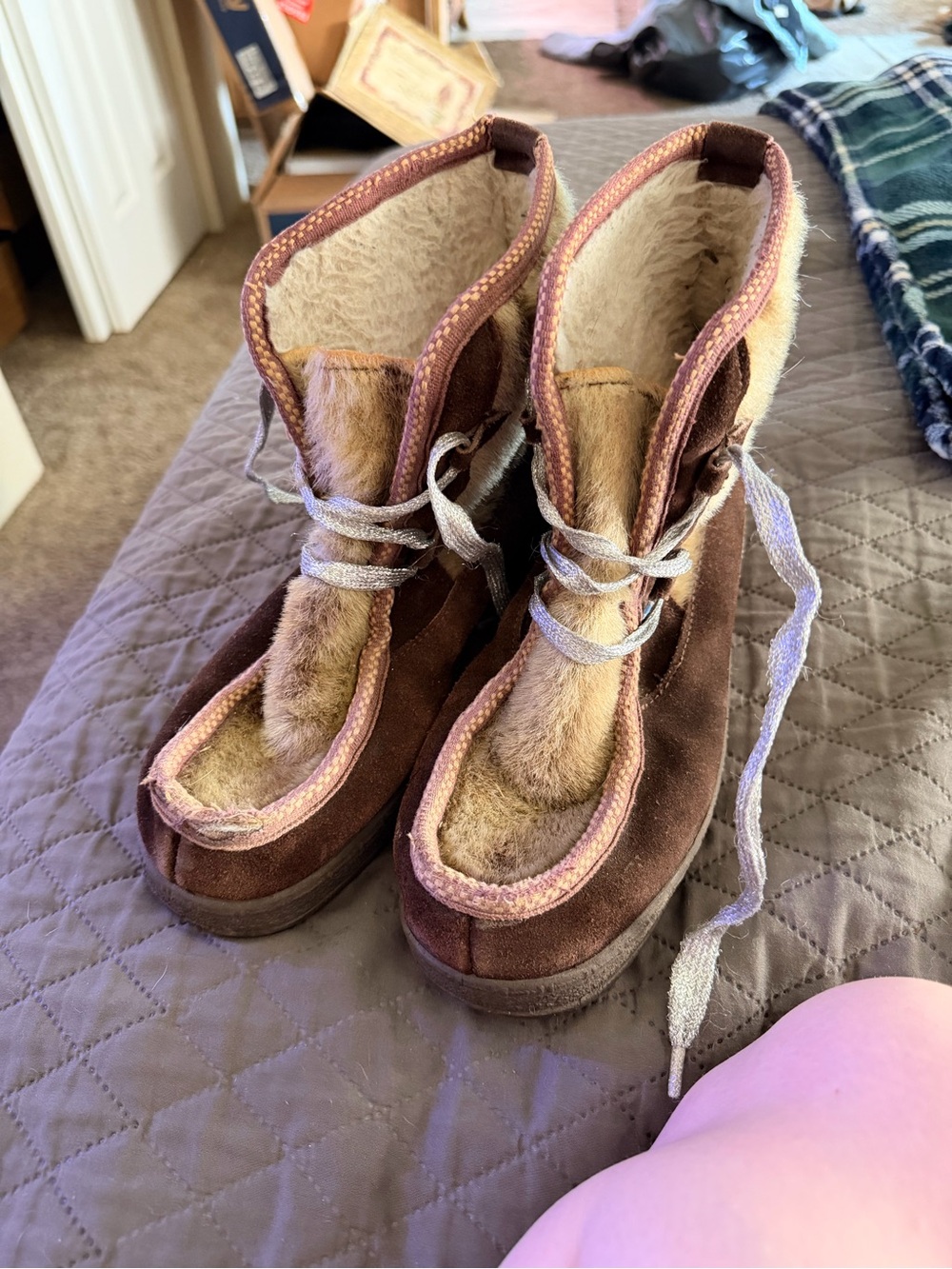Vintage Brown Suede Lace-Up Boots with Faux Fur Trim